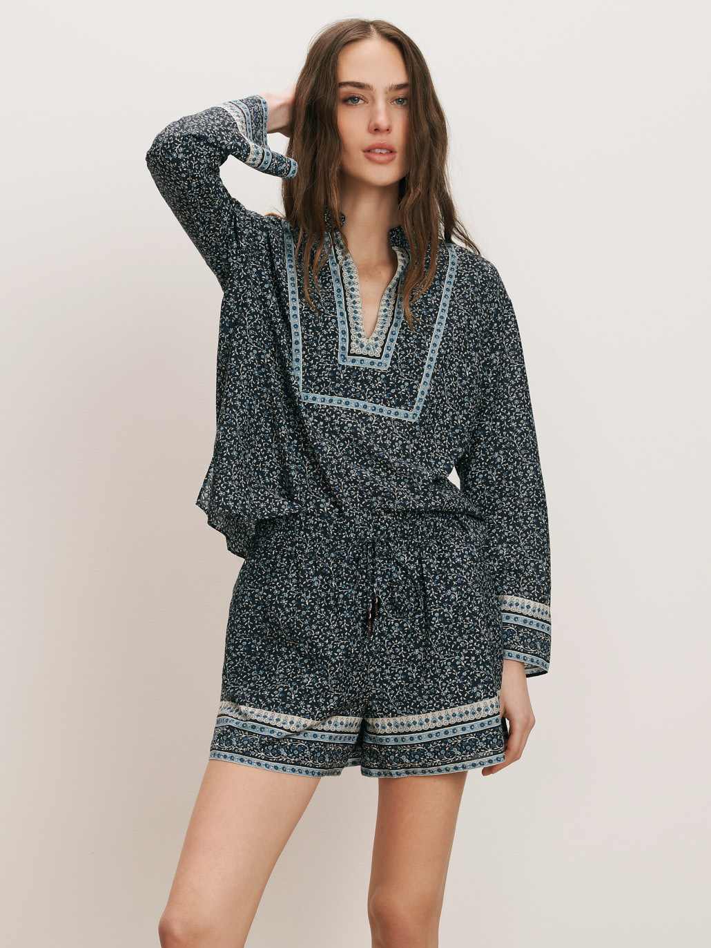 Vilvaldi Floral Short — Navy Multi